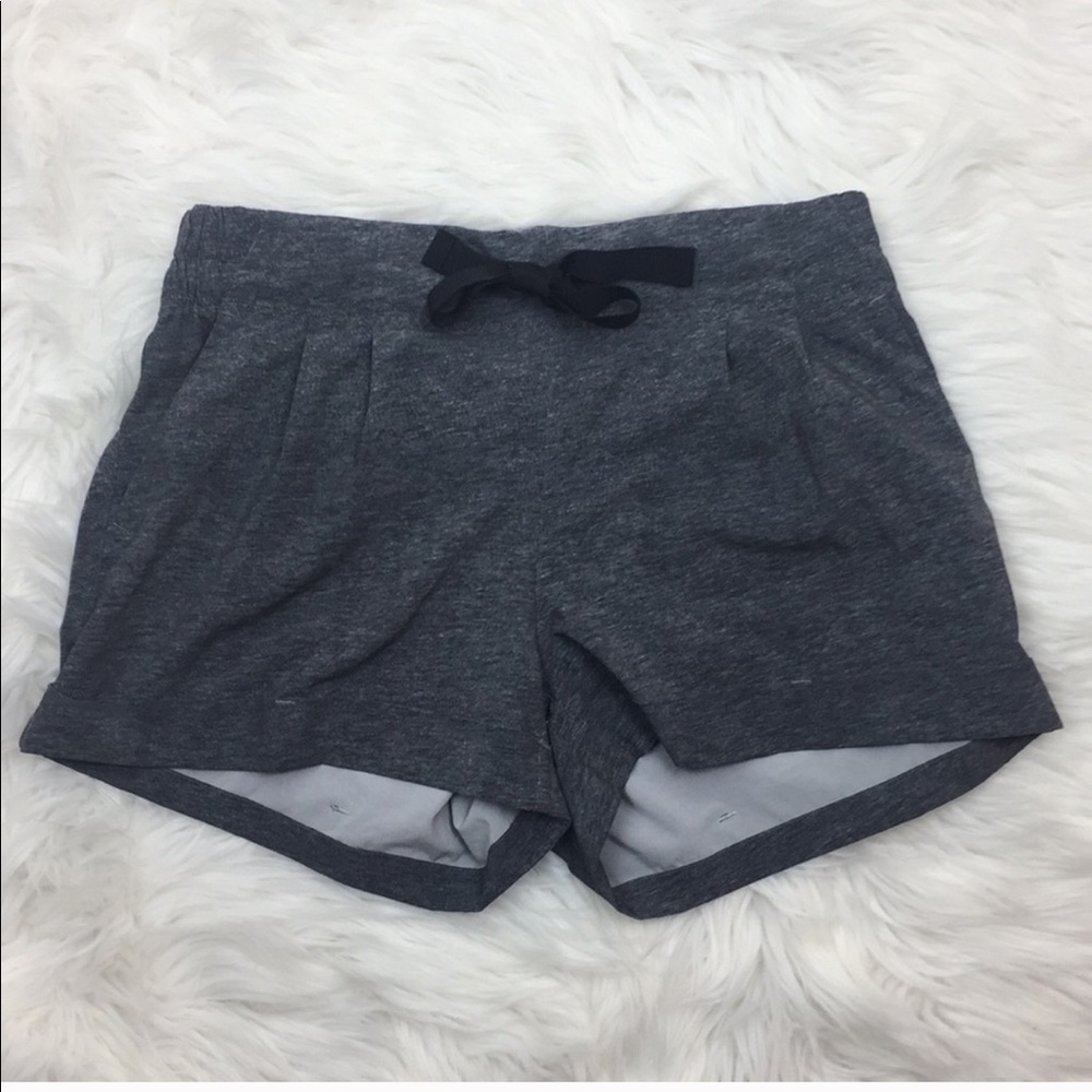 Lululemon | Spring Break Away Shorts Size 8